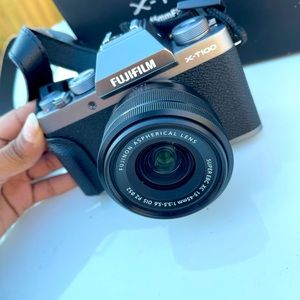Fujifilm X-T100 Mirrorless Camera c/w Super EBC Fujinon Aspherical 15-45mm Lens